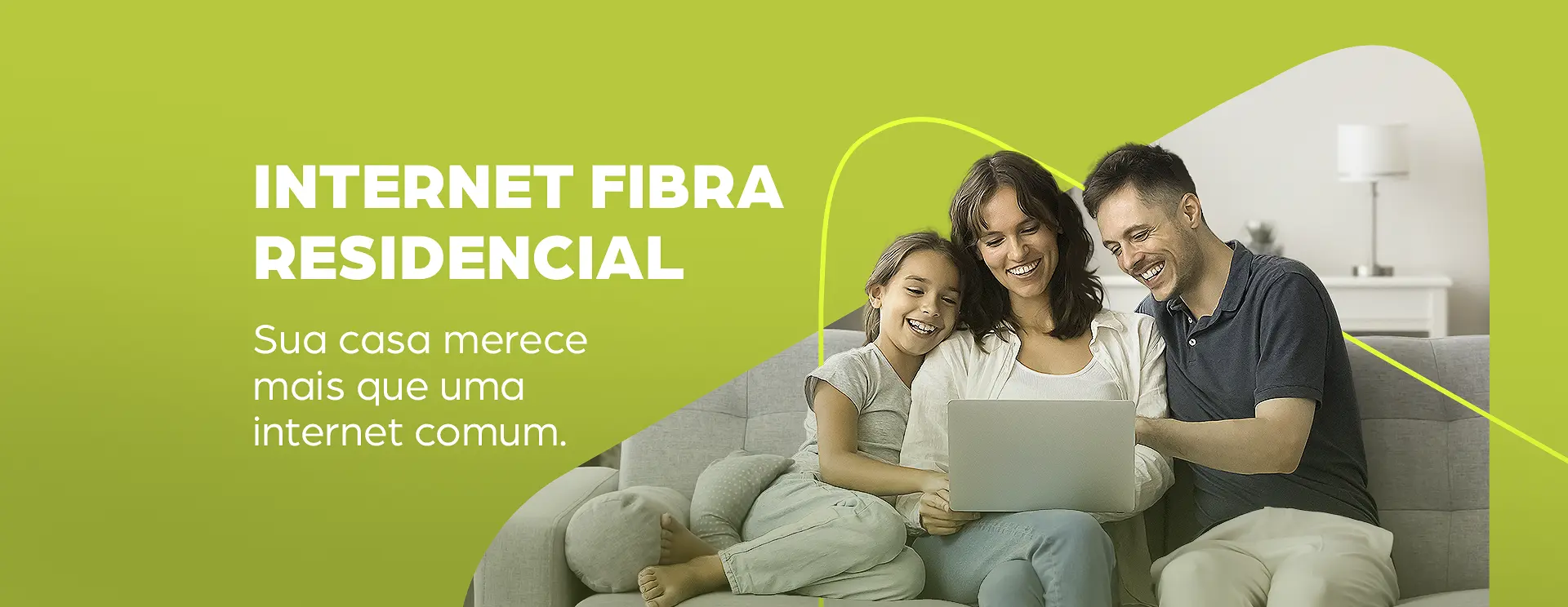 Família aproveitando internet residencial da STAR